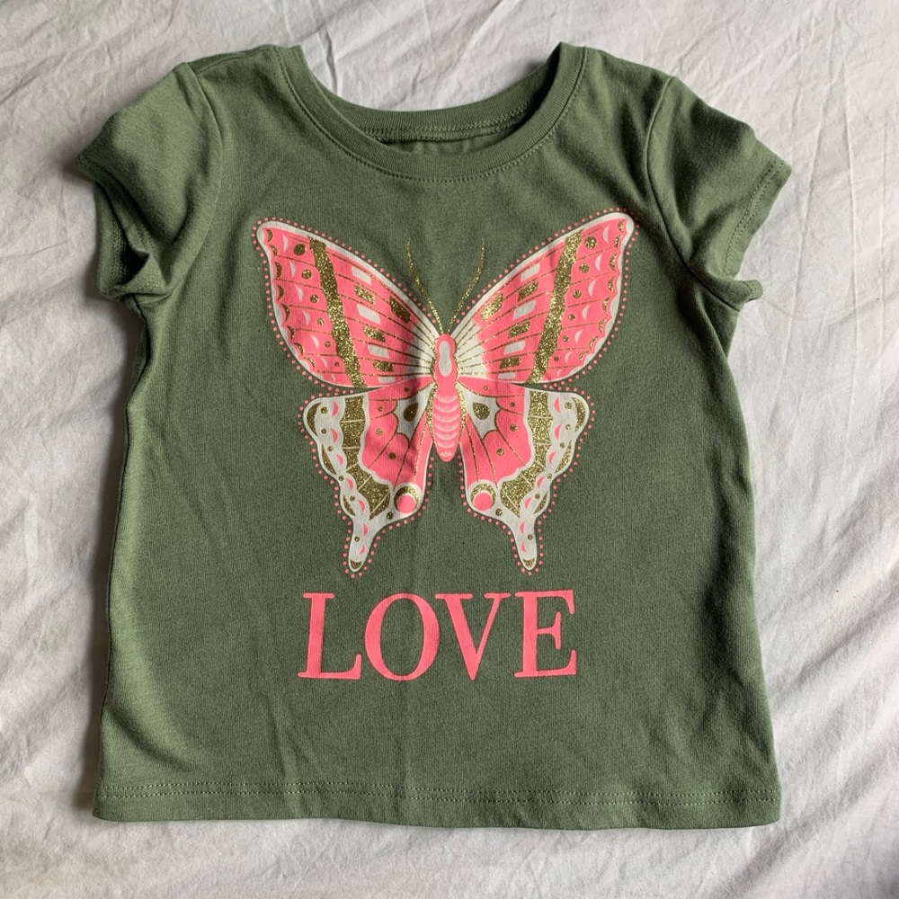 Green butterfly graphic tee🌱🦚🌱
